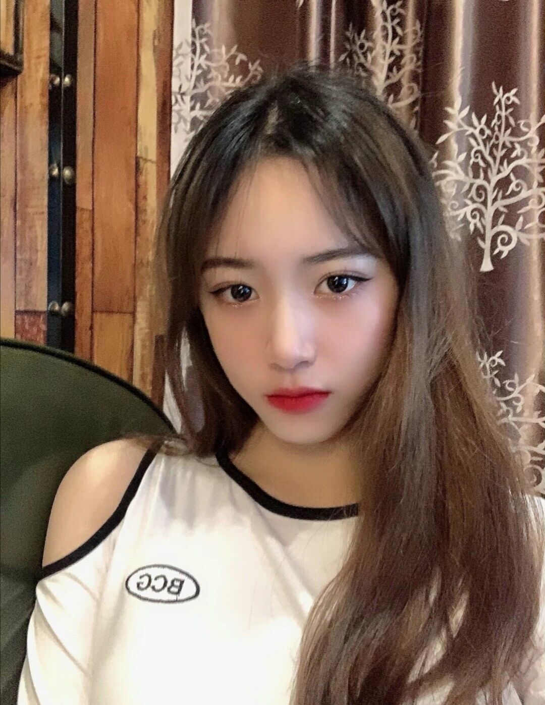 生活压力大 下海兼职